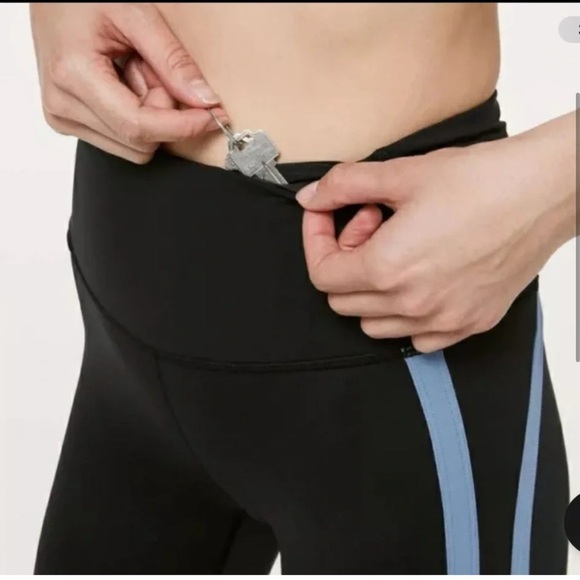 Lululemon Zip The Line Crop 23” Black / Utility Blue - Picture 3 of 9